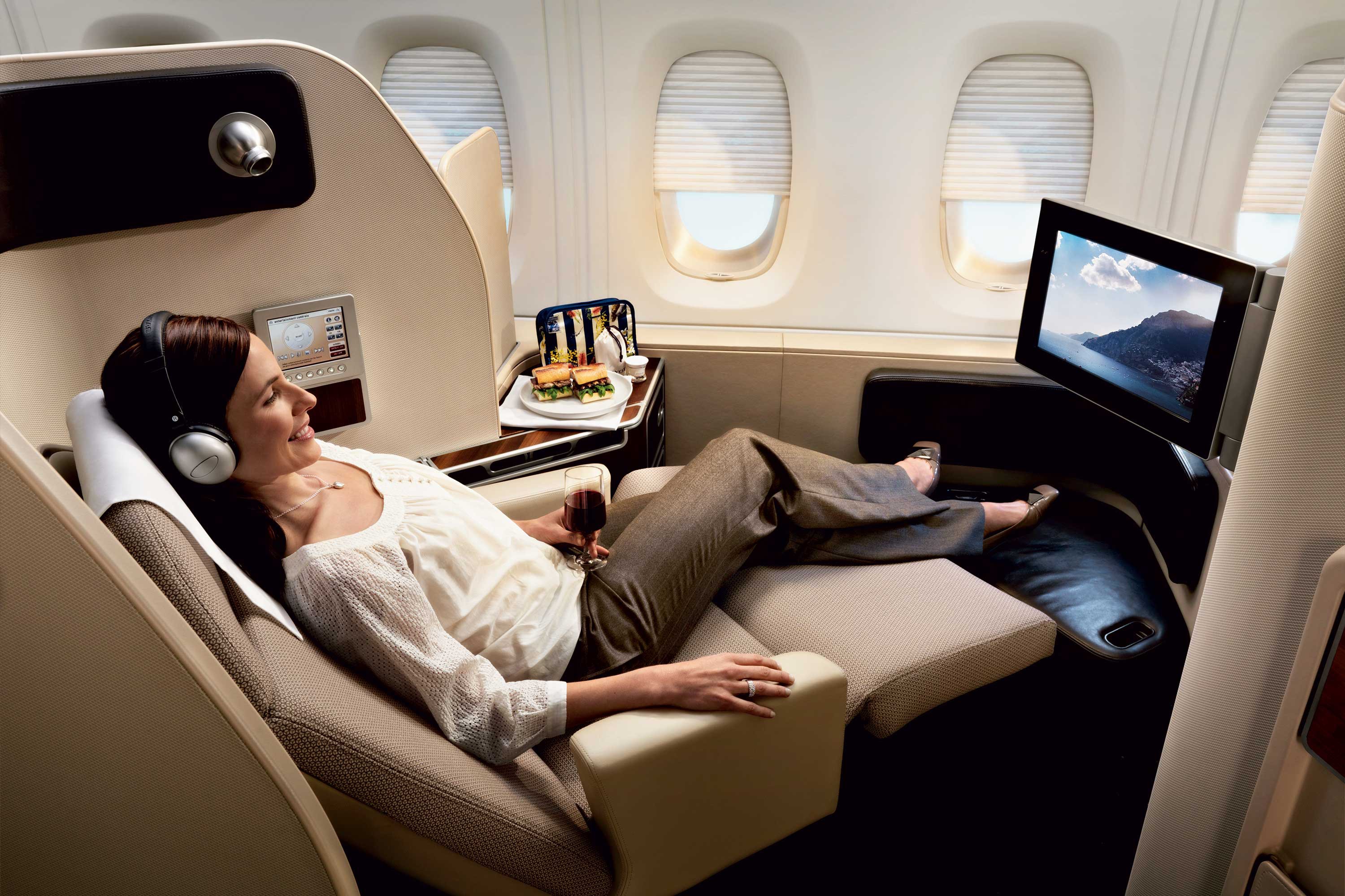 Самолеты на 1 человека. Qantas Airlines бизнес класс. Airbus a380 Qantas первый класс. Airbus а380 кресла. Qantas a380 Business class.